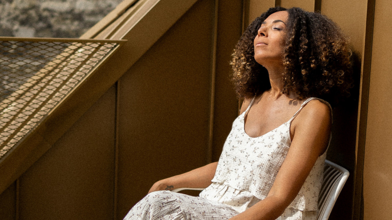The Best Breastfeeding Summer Dresses 2026 — The One-Handed Summer Edit
